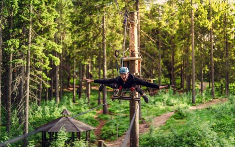2. Klatrepark og ziplines
